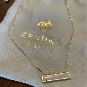 Leanor Gold Pendant Necklace in Rose Quartz